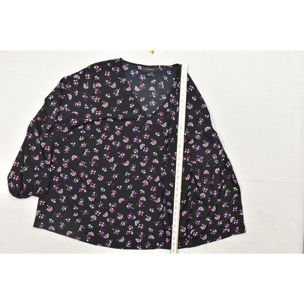Lane Bryant Women's Size 26 Black Floral V-Neck Blouse 3/4 Bell Sleeve Polyester - Picture 3 of 8